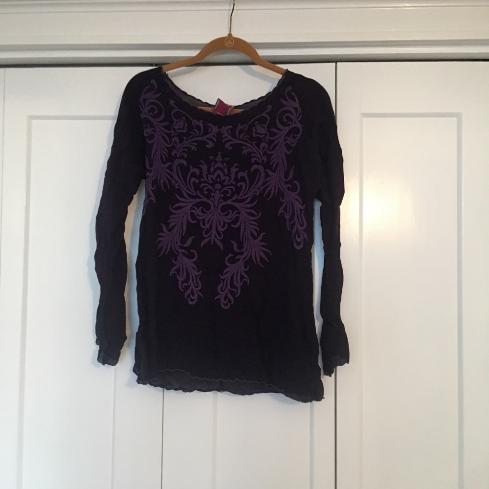 Embroidered blouse - Picture 2 of 5